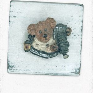 5008u. Boyd’s Bear Cute Bear with Camera Brooch